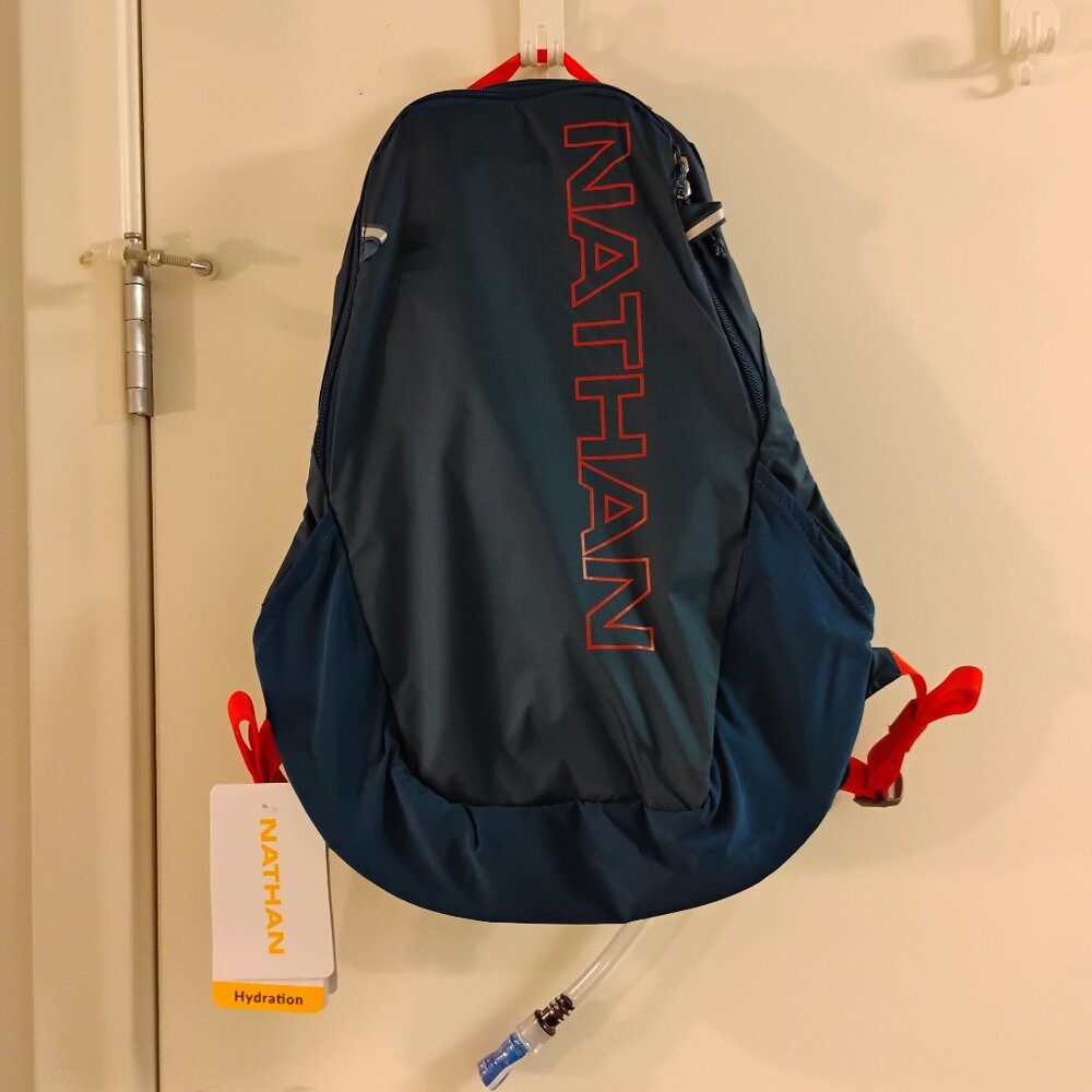 NWT Nathan Crossover Pack 5L Hydration Backpack - Hiking Running w/ bladder